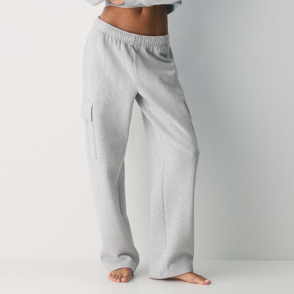 TNA Aritzia Cozy Sweatfleece Mega Cargo Sweatpants Grey Heather Size M EUC